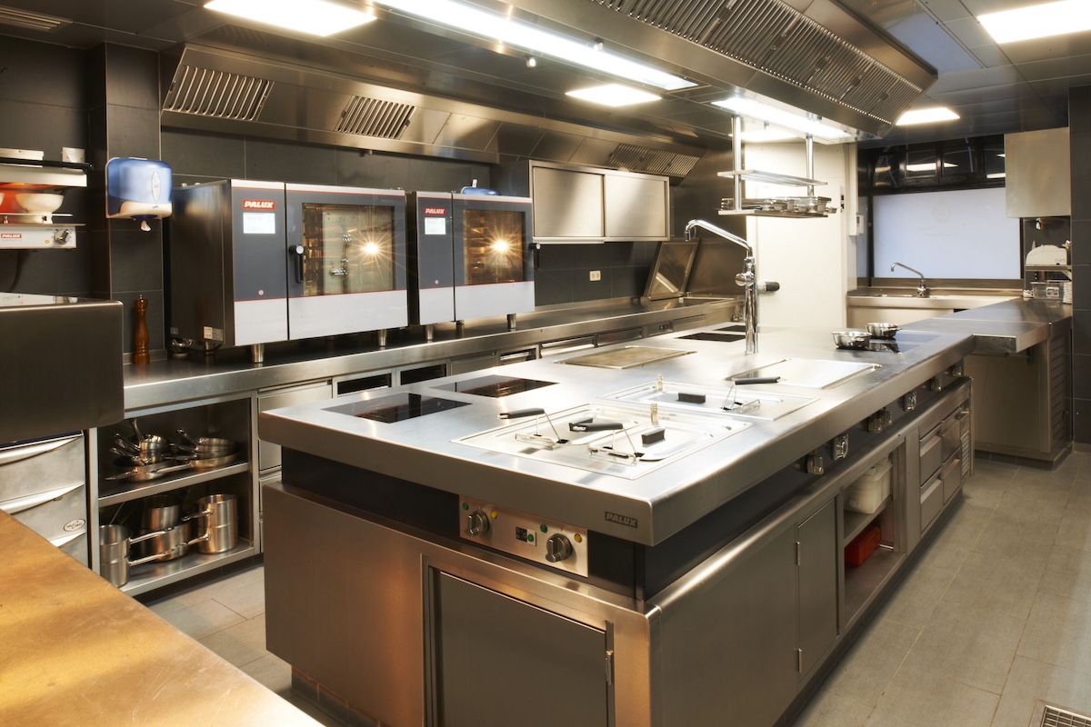 Mehr über den Artikel erfahren PALUX Maitre Herdmittelblock – Premium-Lösung für die Profiküche