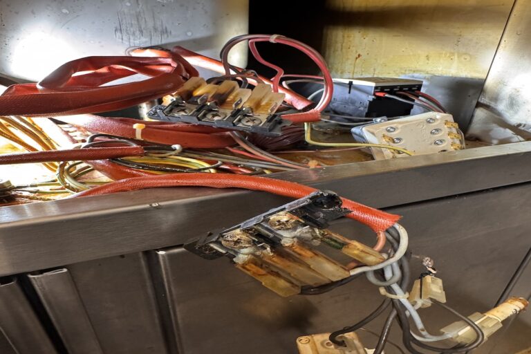 Warum es gefährlich ist, Sicherheitseinrichtungen in Gastro-Fritteusen zu überbrücken